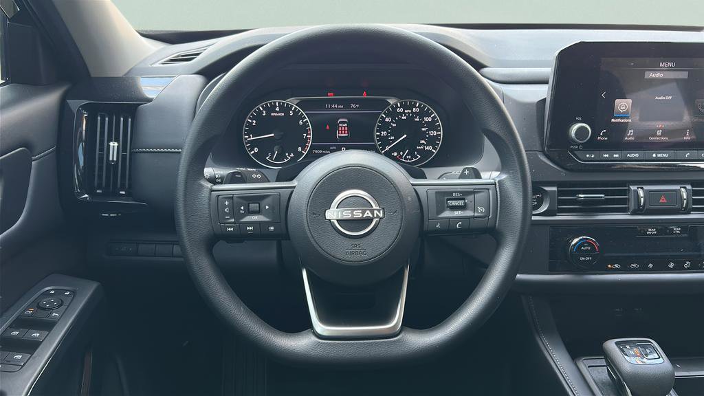 Used 2025 Nissan Pathfinder S AWD/4WD image 18