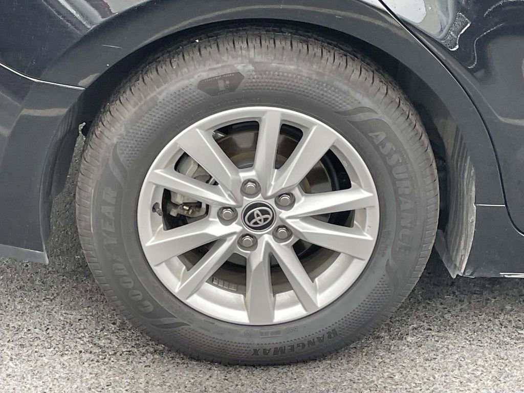 Used 2025 Toyota Camry LE image 13