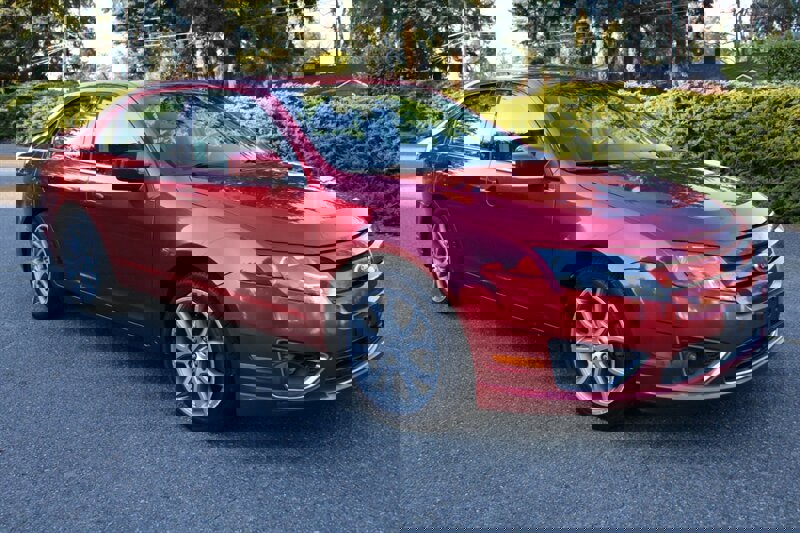 Used 2010 Ford Fusion SEL image 2