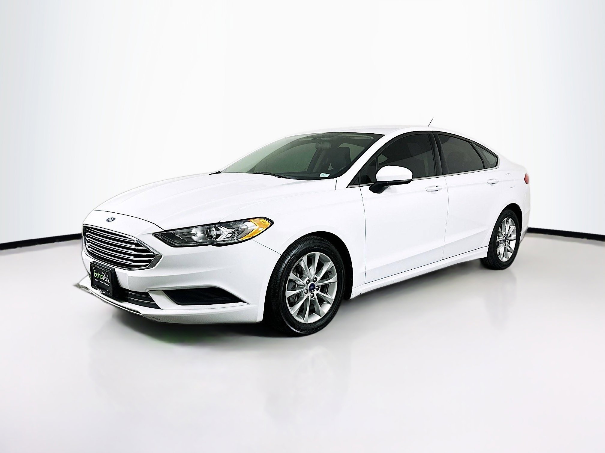 Used 2017 Ford Fusion SE image 3