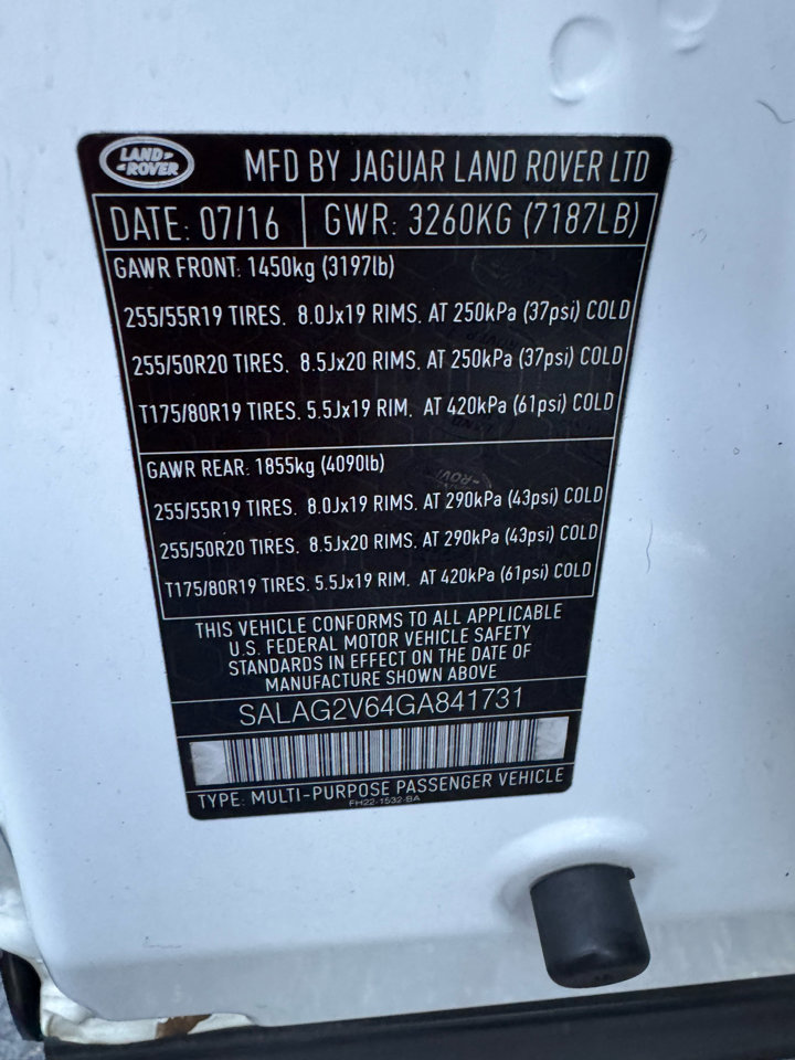 Used 2016 Land Rover LR4 HSE image 25