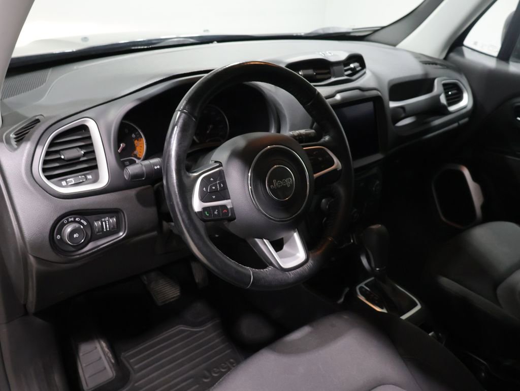 Used 2018 Jeep Renegade Latitude w/ UConnect 8.4 Nav Group AWD/4WD image 15