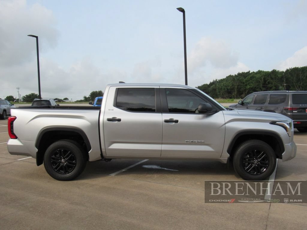 Used 2025 Toyota Tundra SR5 AWD/4WD image 12