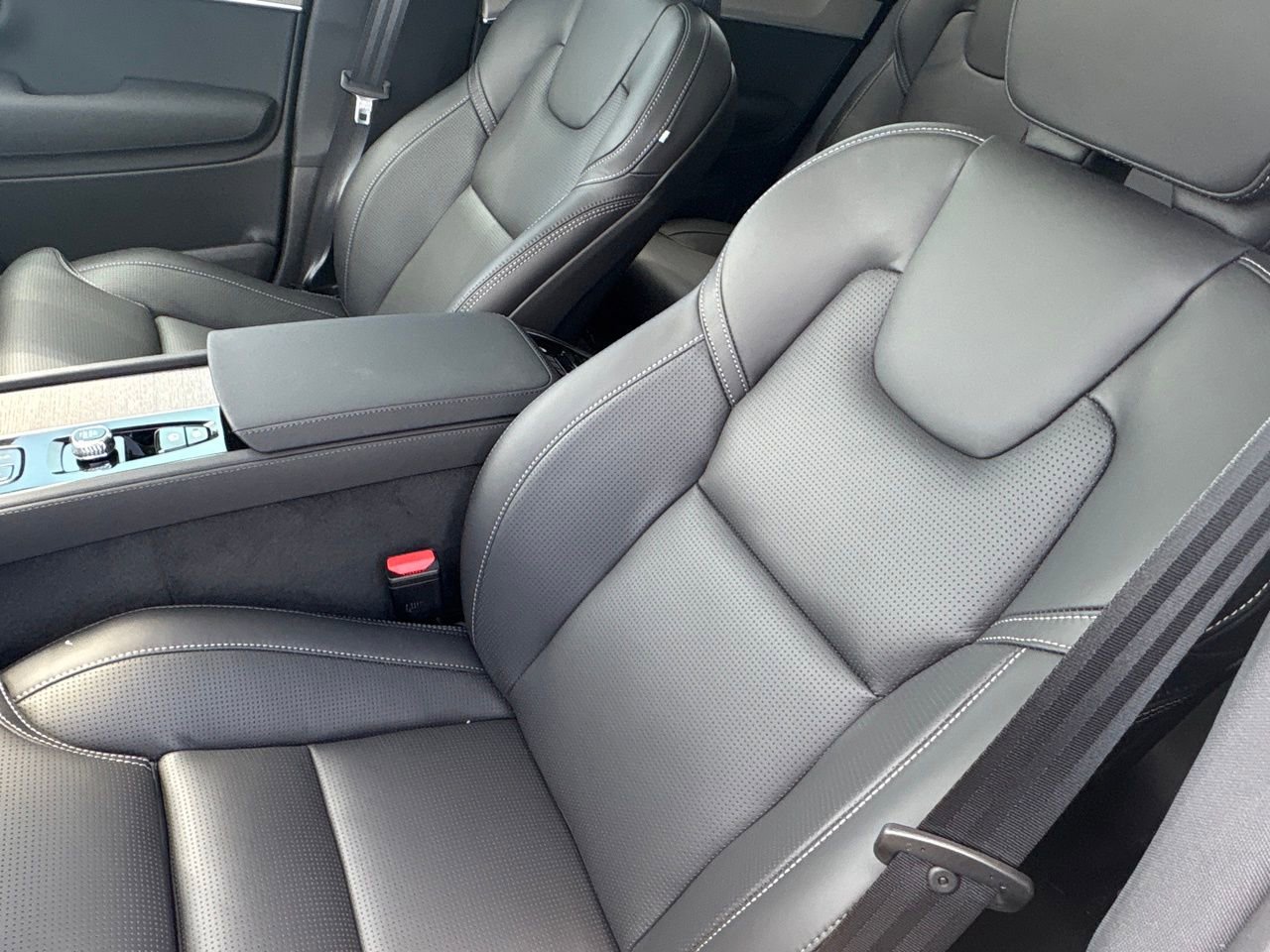 New 2026 Volvo XC90 B5 Ultra w/ Protection Package Premier image 18