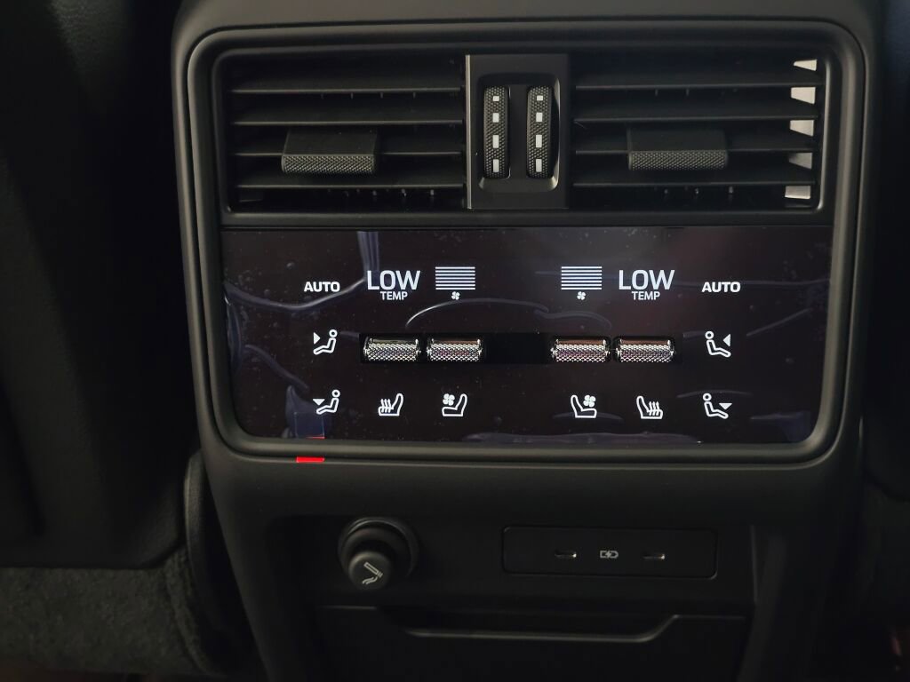 New 2025 Porsche Cayenne GTS image 21