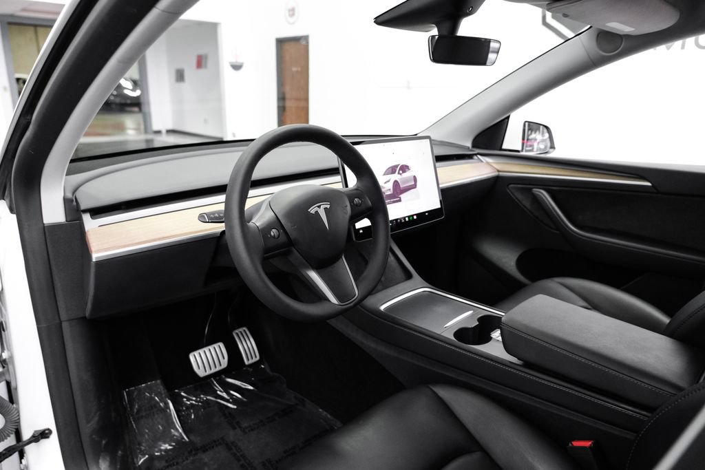 Used 2023 Tesla Model Y Long Range AWD/4WD image 3
