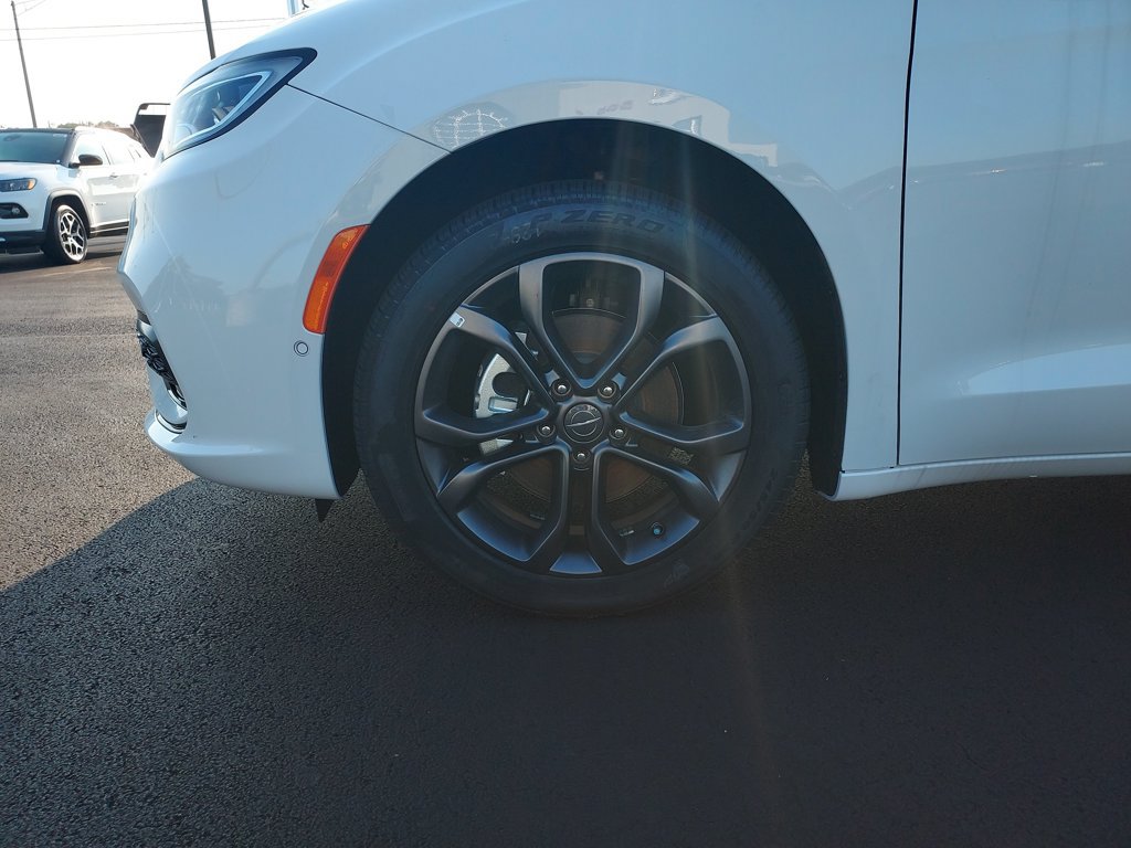New 2026 Chrysler Pacifica Select FWD image 10