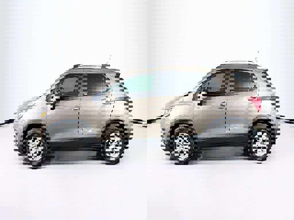 Used 2021 Chevrolet Trax LT w/ Driver Confidence Package image 3