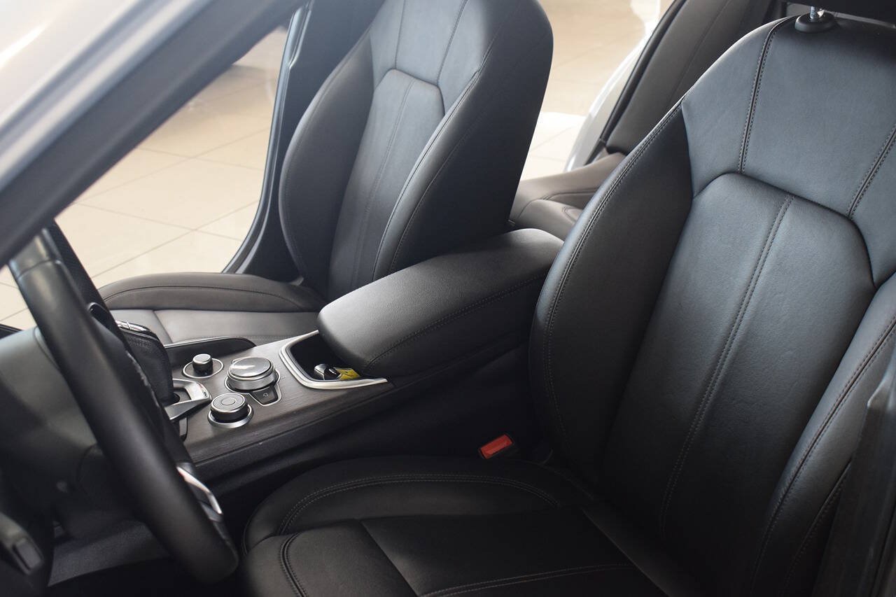 Used 2022 Alfa Romeo Giulia Ti RWD image 42