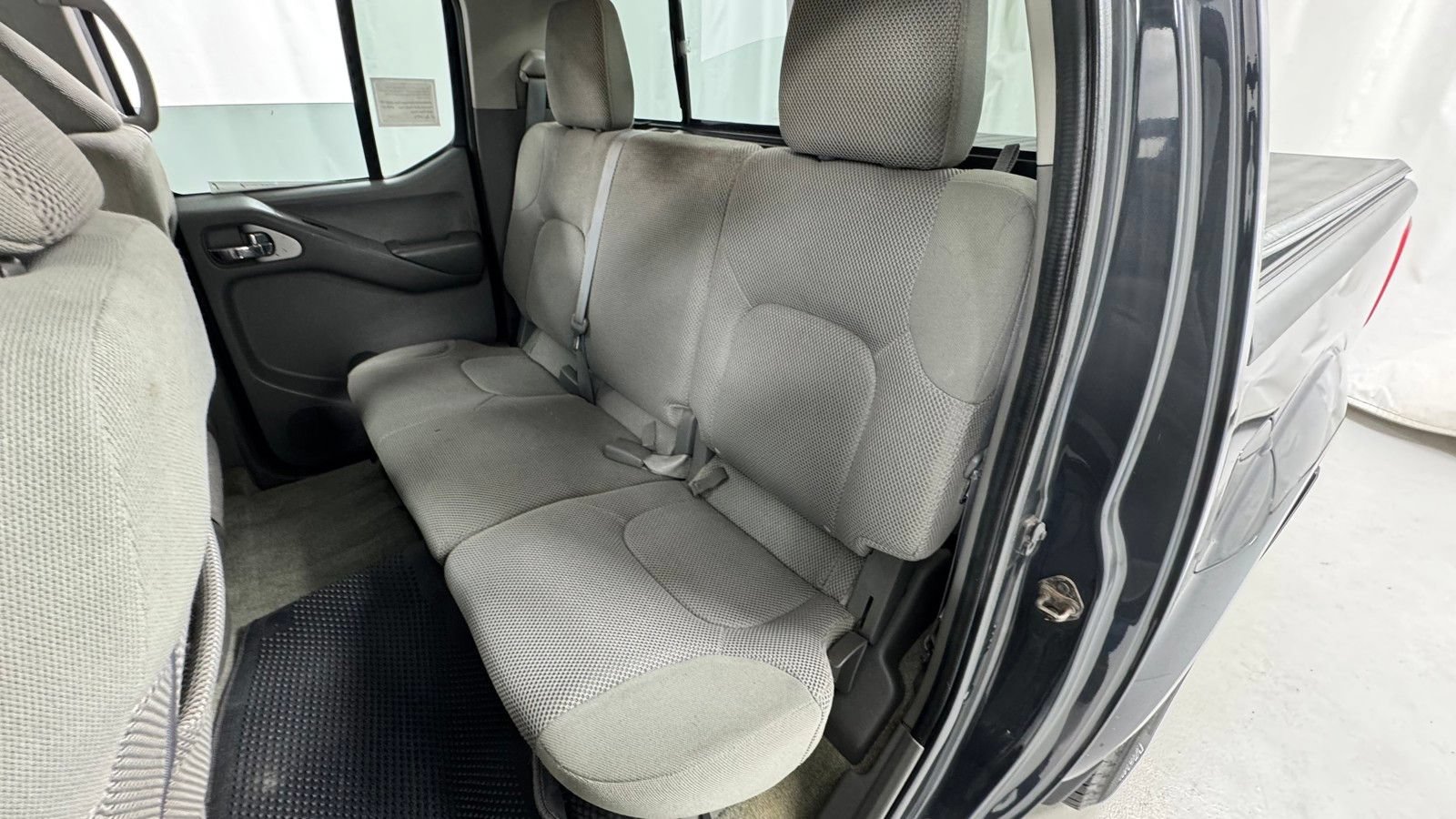 Used 2014 Nissan Frontier SV w/ SV Value Truck Package AWD/4WD image 12