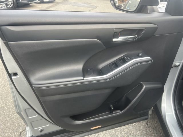 Used 2024 Toyota Highlander XLE image 14