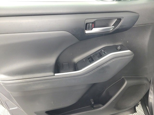 Used 2022 Toyota Highlander XSE image 17