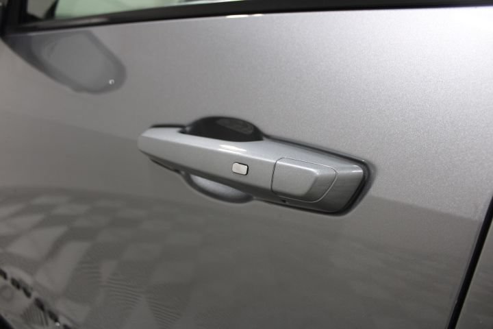 Used 2025 Chevrolet Traverse RS AWD/4WD image 17