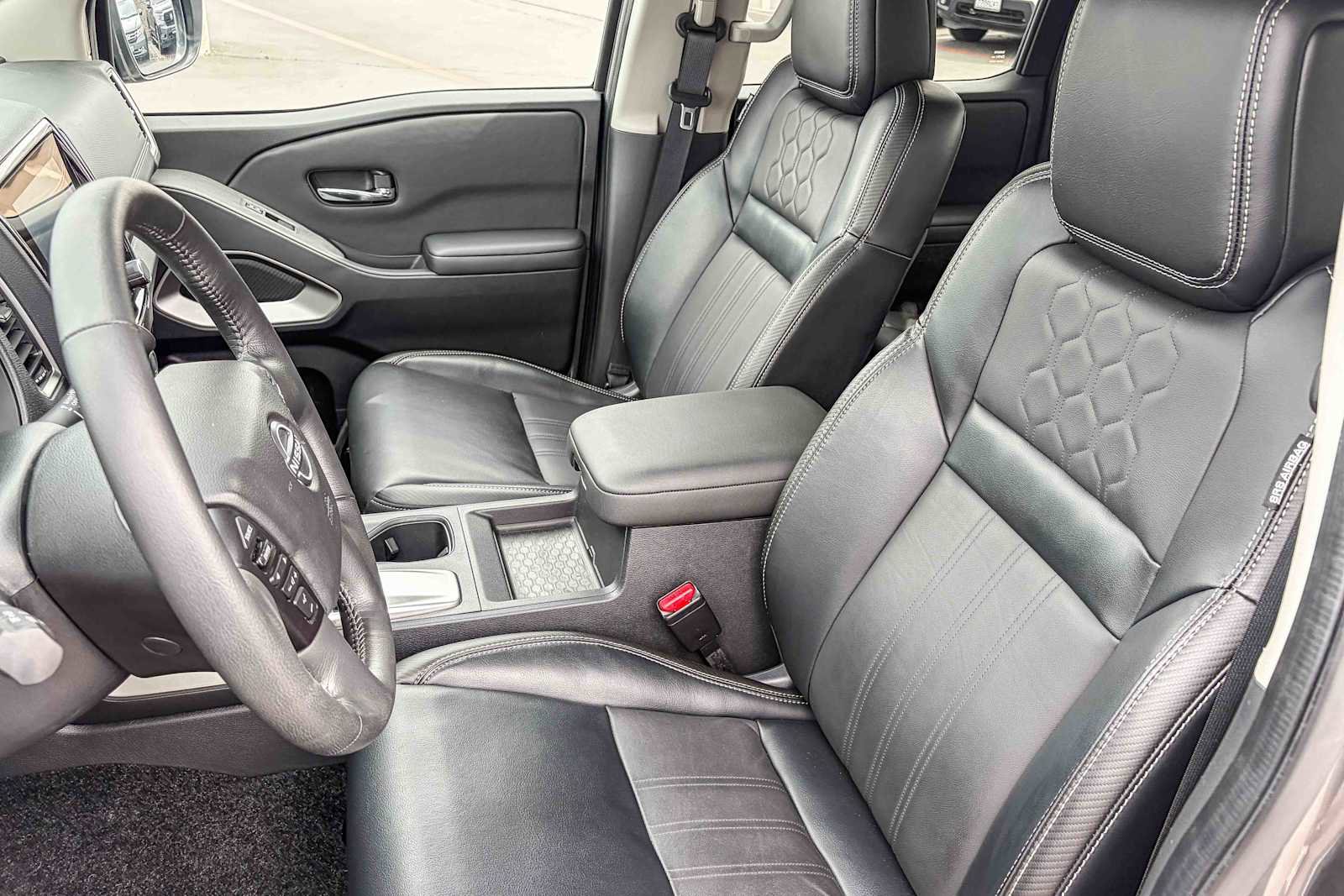 Used 2023 Nissan Frontier SV w/ SV Premium Package image 17