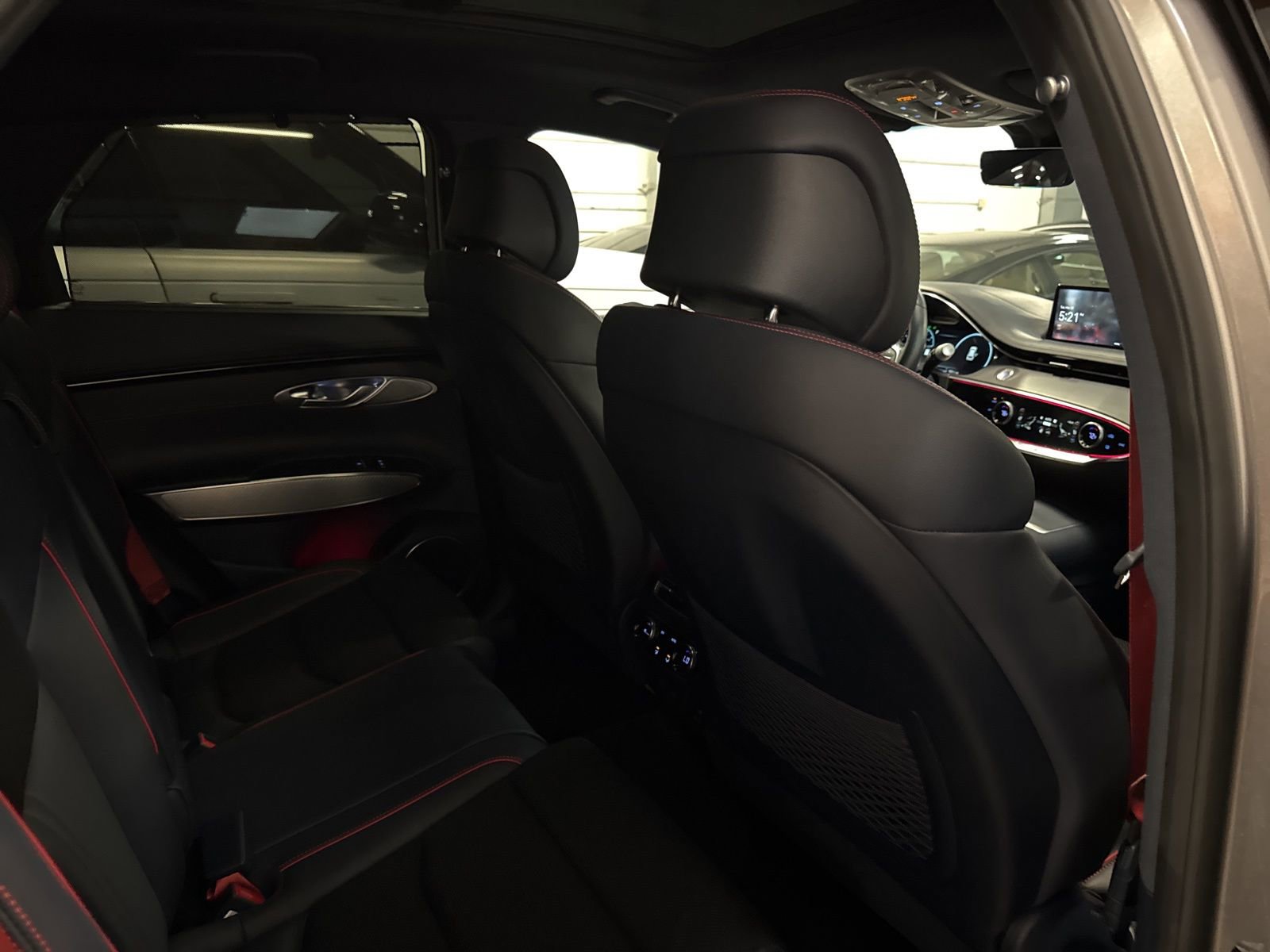 Used 2023 Genesis GV70 2.5T w/ Sport Prestige Package image 29