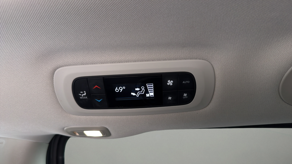 Used 2022 Chrysler Pacifica Limited FWD image 17