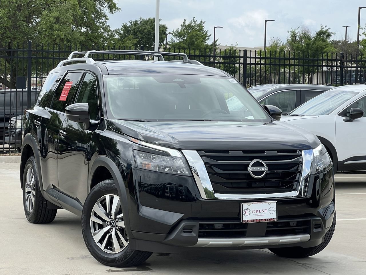 Certified 2025 Nissan Pathfinder SL AWD/4WD image 2
