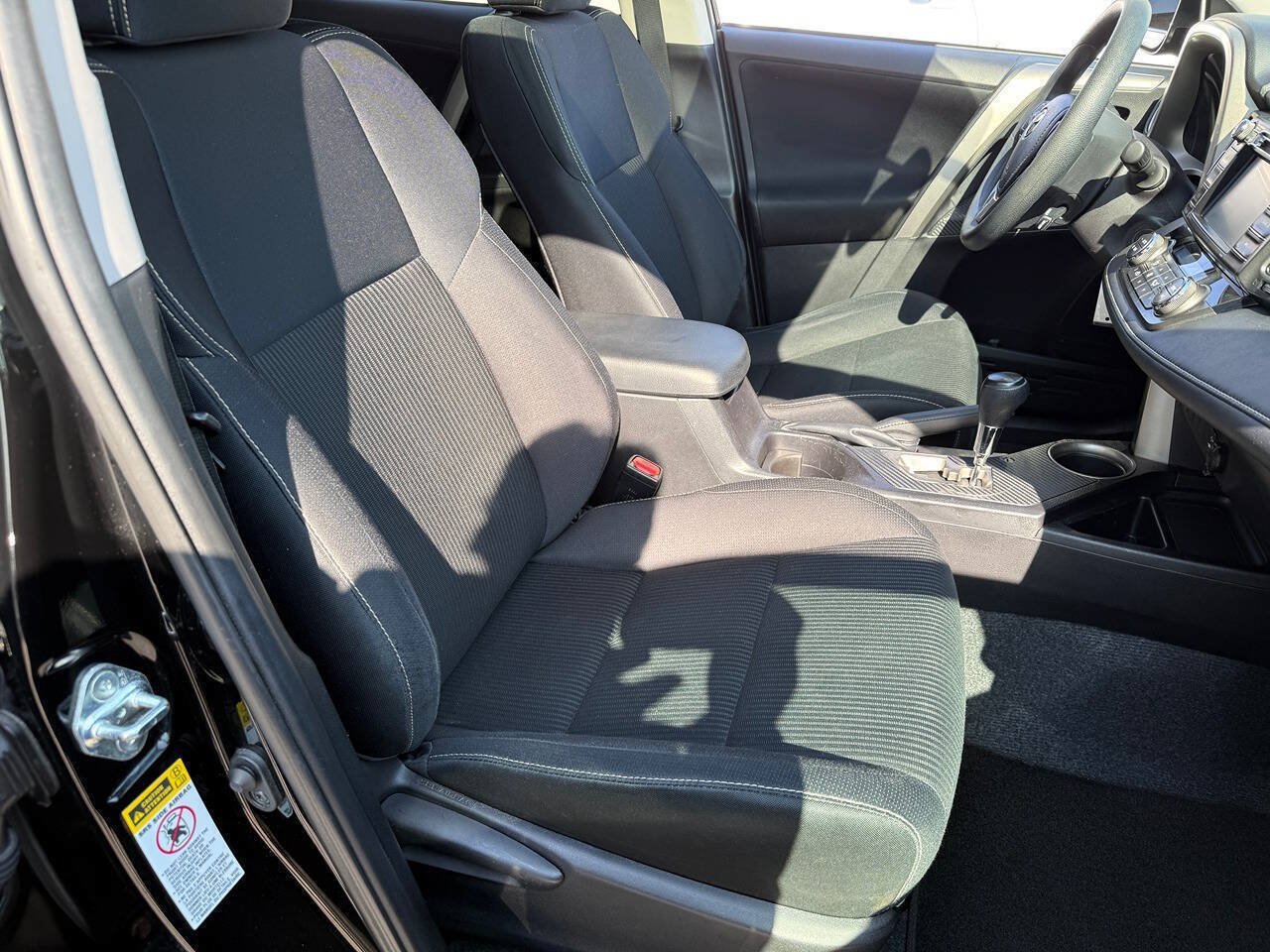 Used 2015 Toyota RAV4 XLE AWD/4WD image 86
