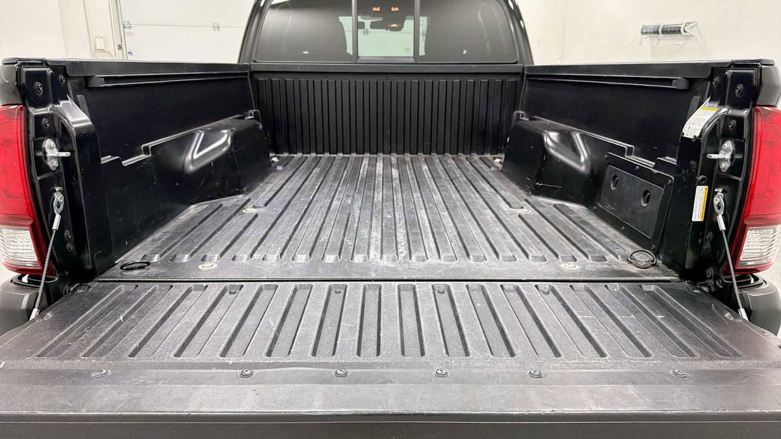 Certified 2022 Toyota Tacoma SR w/ SX Package RWD image 27