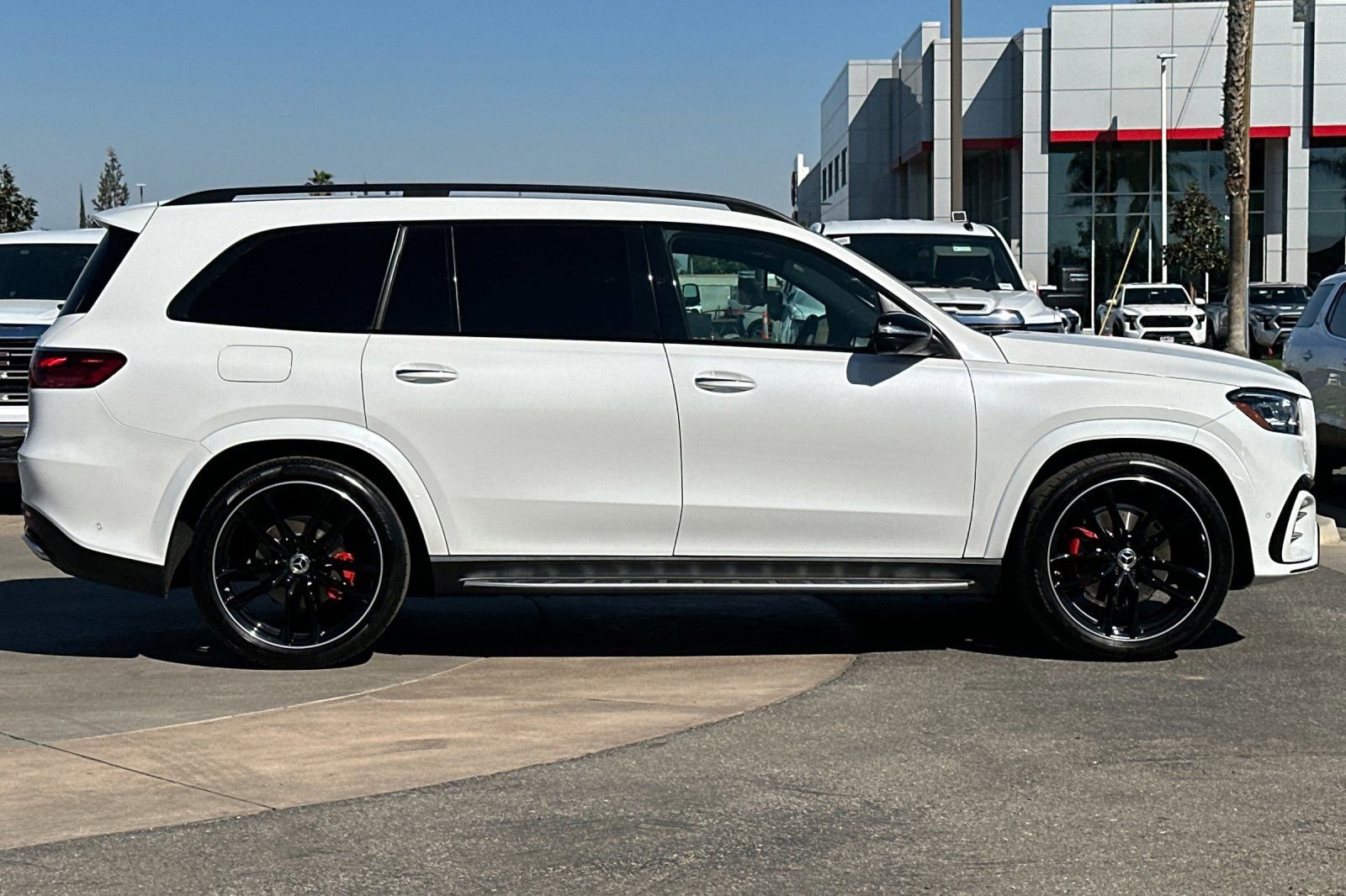 Used 2025 Mercedes-Benz GLS 450 4MATIC image 3