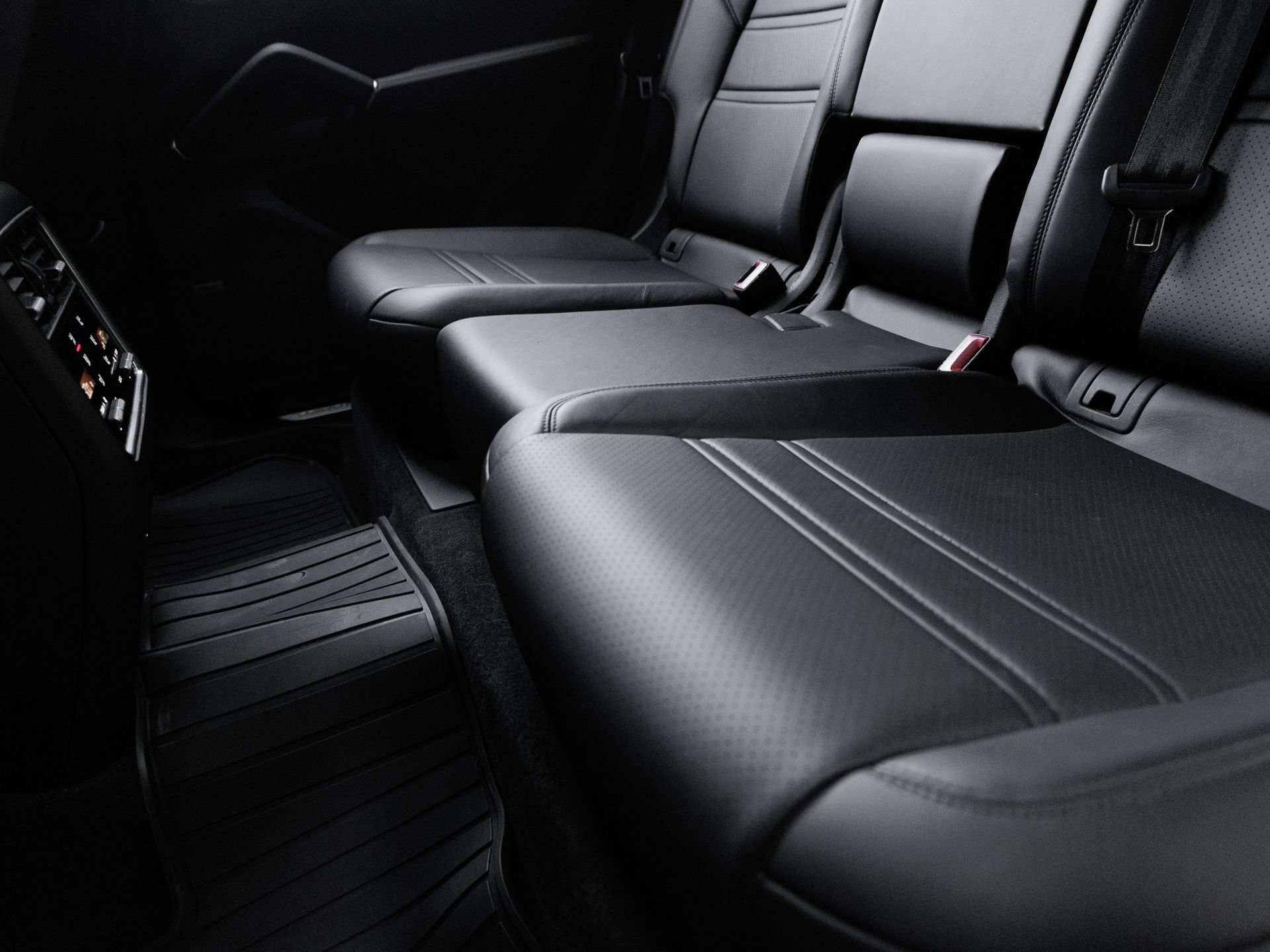 Certified 2022 Porsche Cayenne Coupe AWD/4WD image 23