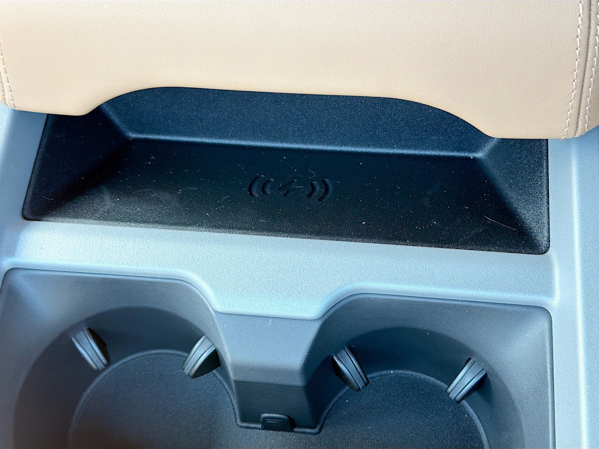 New 2026 Land Rover Defender 90 V8 image 31