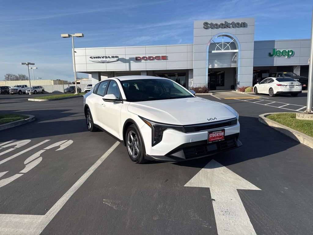 Used 2025 Kia K4 LXS image 2