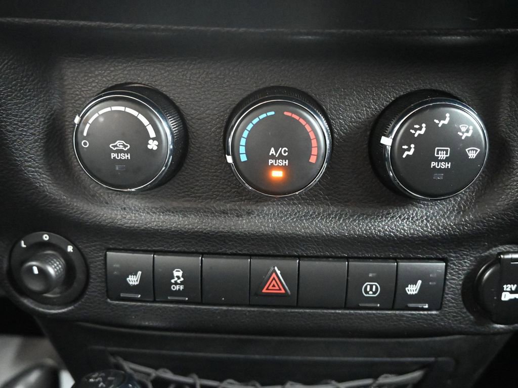 Used 2013 Jeep Wrangler Unlimited Sahara w/ Dual Top Group image 31