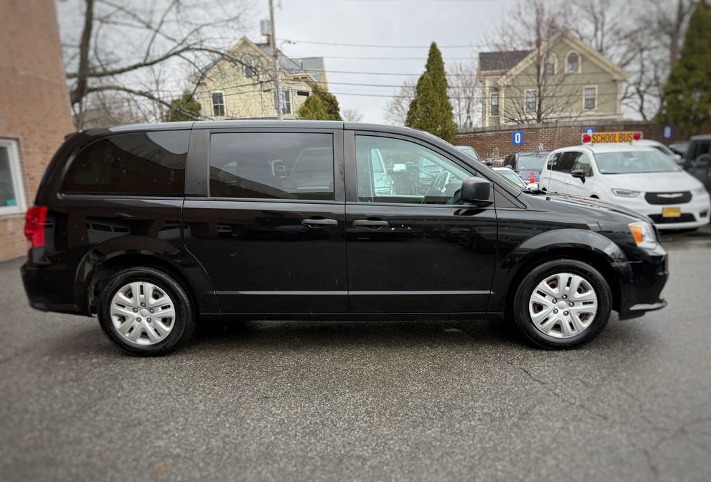 Used 2019 Dodge Grand Caravan SE w/ UConnect Hands-Free Group image 4