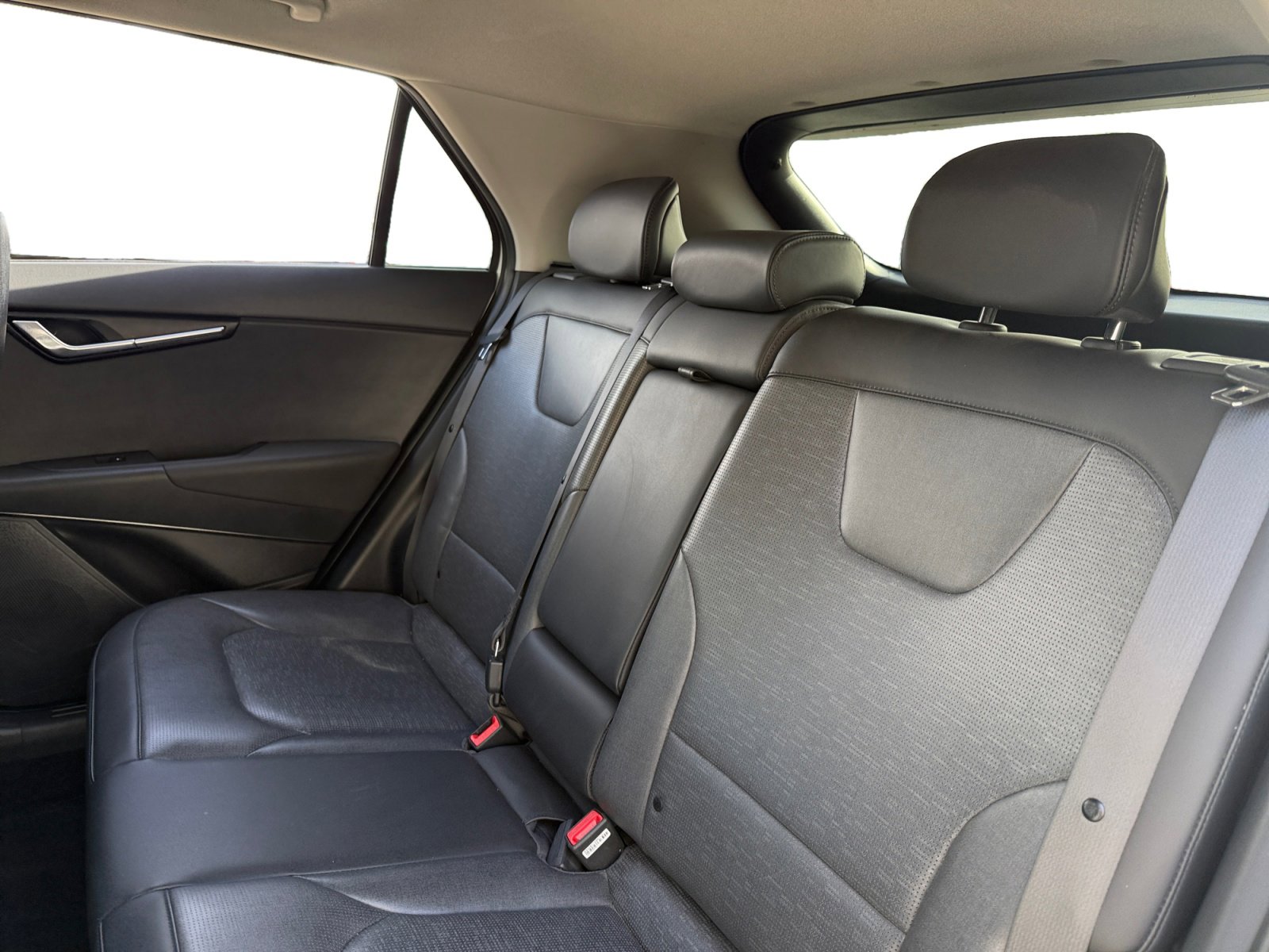 Used 2024 Kia Niro SX image 13