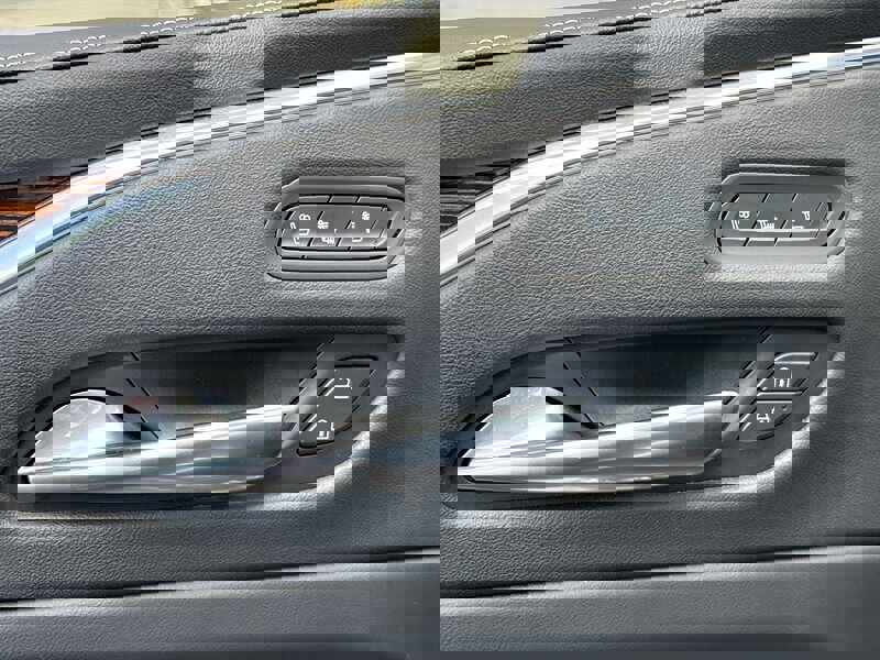 Used 2021 Cadillac Escalade Premium Luxury w/ LPO, Illumination Package image 57