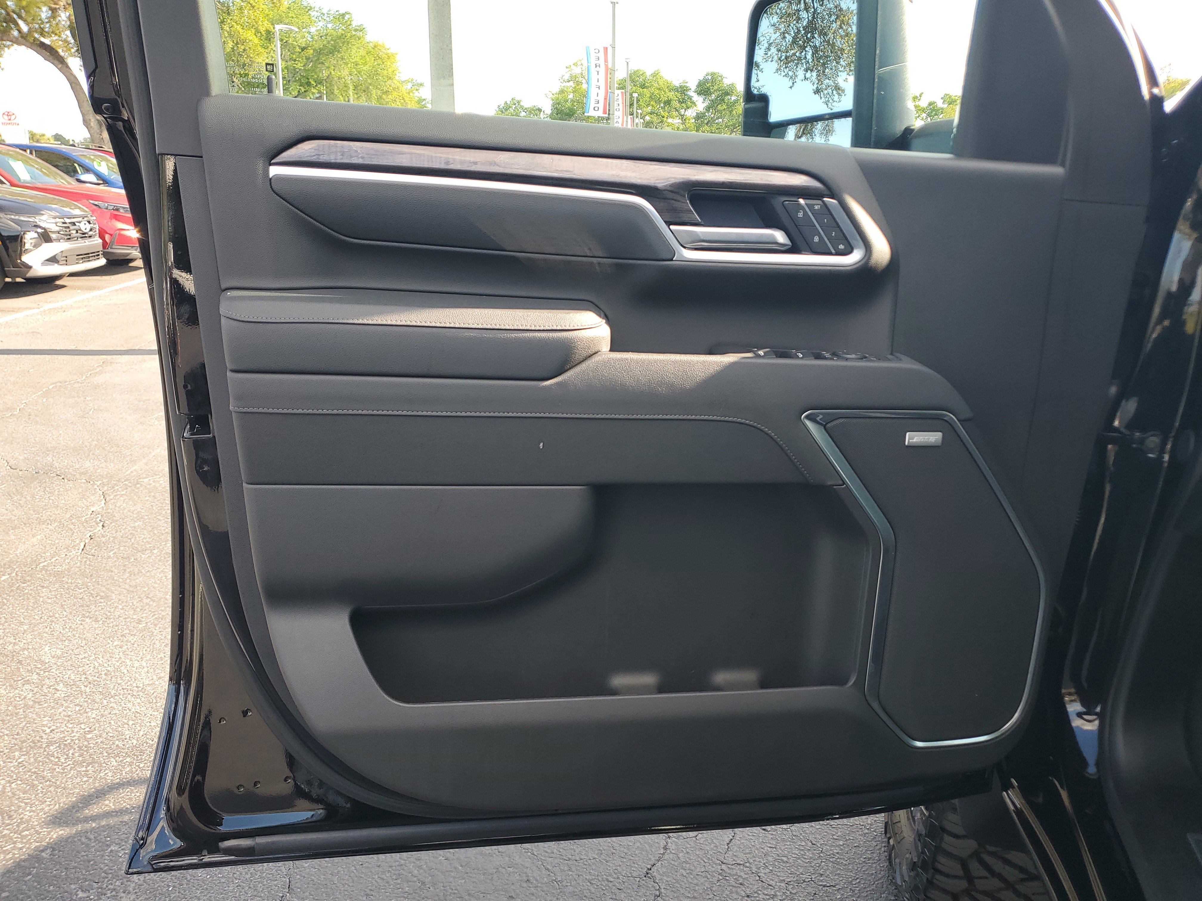 Used 2025 Chevrolet Silverado 3500 LTZ w/ LTZ Plus Package image 19