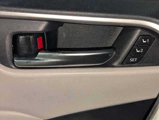 Used 2019 Toyota RAV4 XLE Premium w/ Cold Weather Package image 8