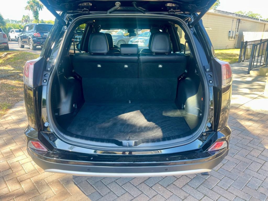Used 2016 Toyota RAV4 SE w/ Advanced Technology Package image 5