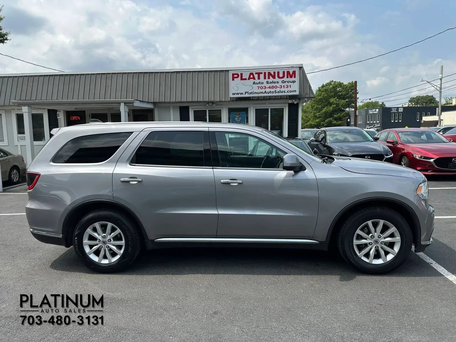 Used 2019 Dodge Durango SXT w/ 3rd Row Seating Group RWD image 2