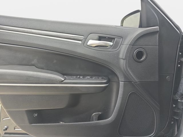 Used 2019 Chrysler 300 Touring w/ Sport Appearance Package RWD image 26