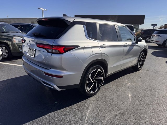 Used 2024 Mitsubishi Outlander SE image 5