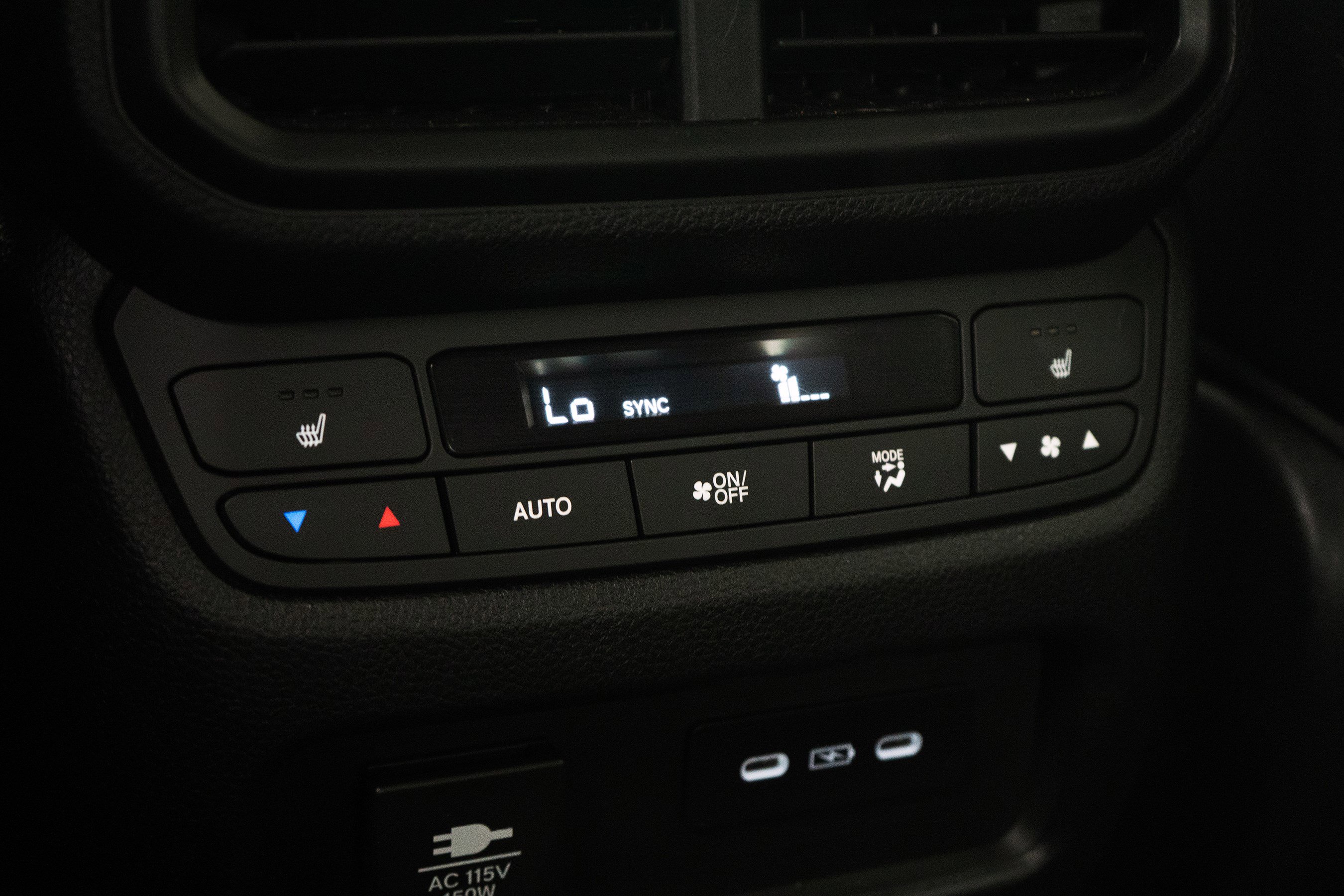 Used 2025 Honda Pilot Black Edition image 42