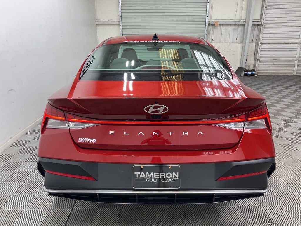 Used 2025 Hyundai Elantra SEL image 5