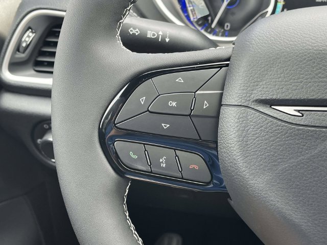 New 2027 Chrysler Pacifica Limited AWD/4WD image 20