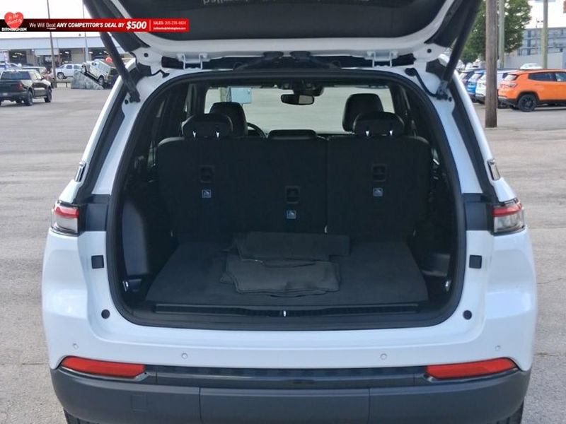 Used 2024 Jeep Grand Cherokee Altitude AWD/4WD image 22