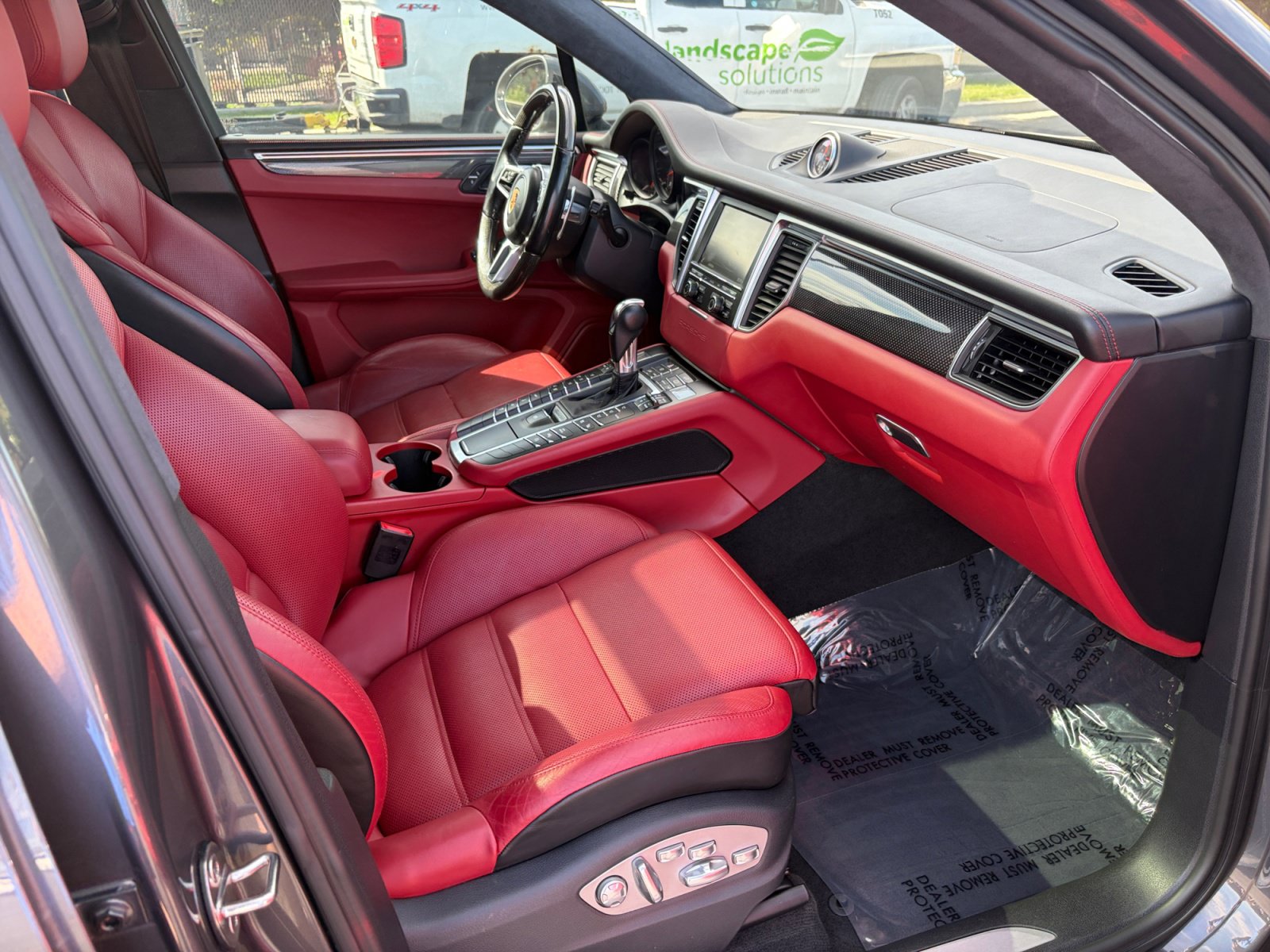 Used 2016 Porsche Macan Turbo AWD/4WD image 28