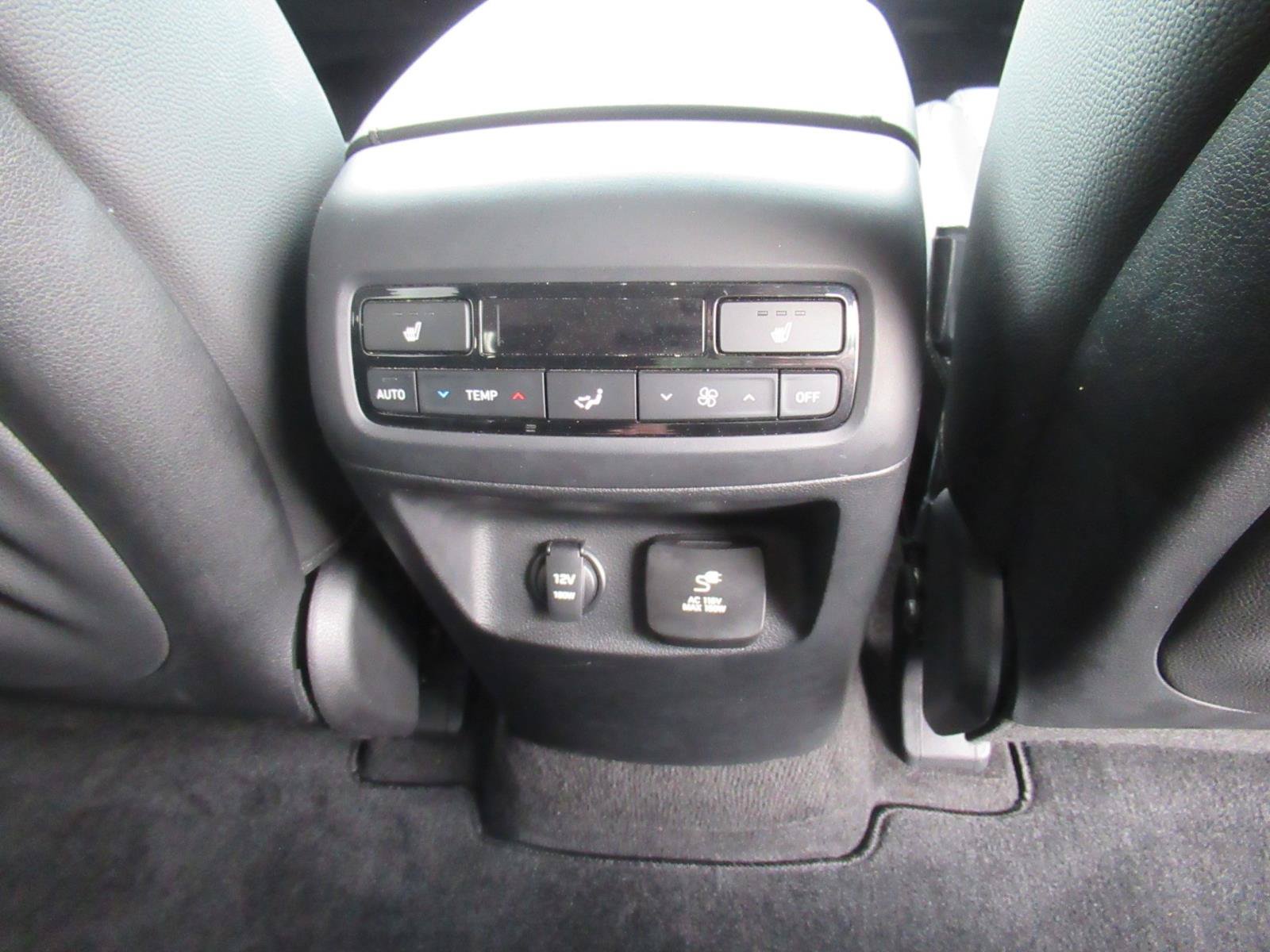 Used 2022 Hyundai Palisade SEL w/ 8P Bench Seat Package FWD image 15
