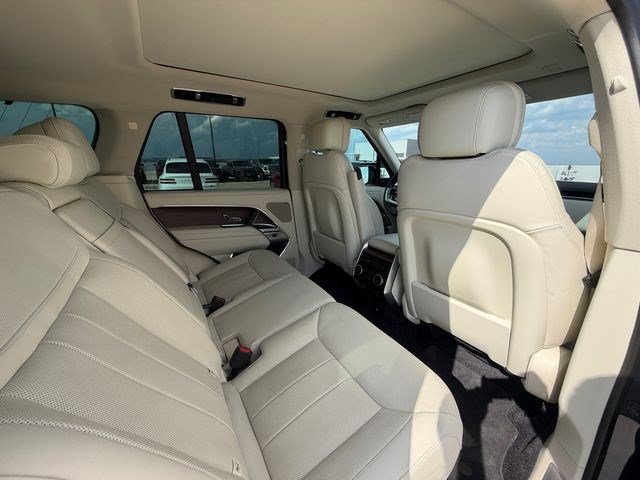 Used 2024 Land Rover Range Rover SE AWD/4WD image 17