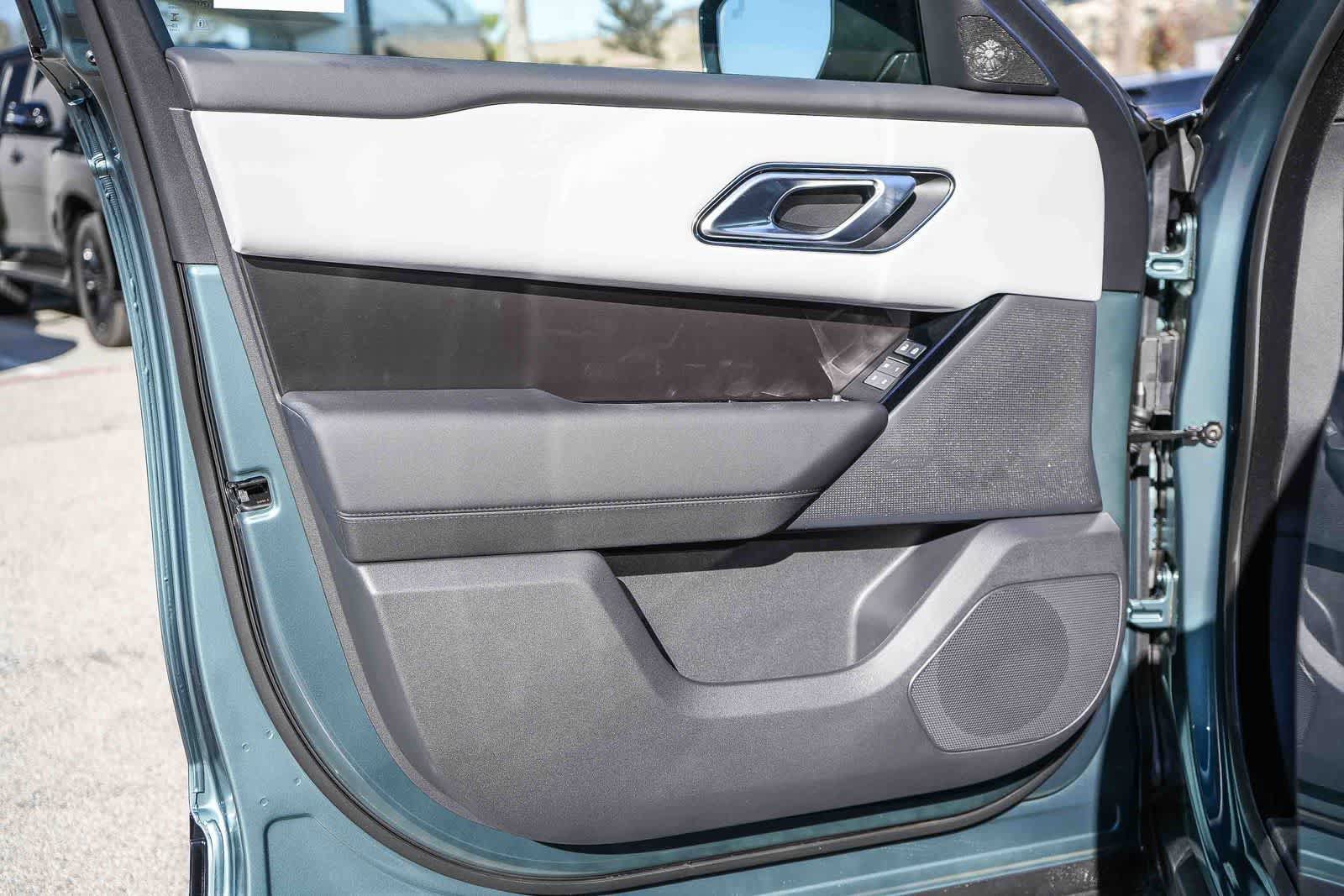 New 2026 Land Rover Range Rover Velar Dynamic SE image 19