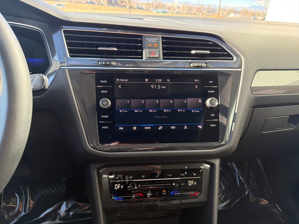 Certified 2022 Volkswagen Tiguan SE w/ Panoramic Sunroof Package image 21