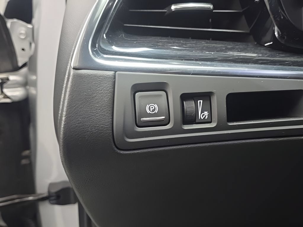 Used 2020 Cadillac XT5 Premium Luxury AWD/4WD image 12