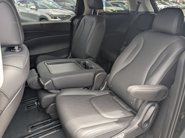 Certified 2026 Kia Carnival SX w/ SX Dark Edition Package FWD image 12