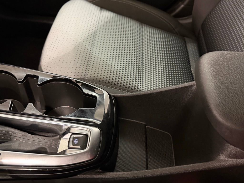 Used 2025 Chevrolet Trax LT w/ LT Convenience Package image 16