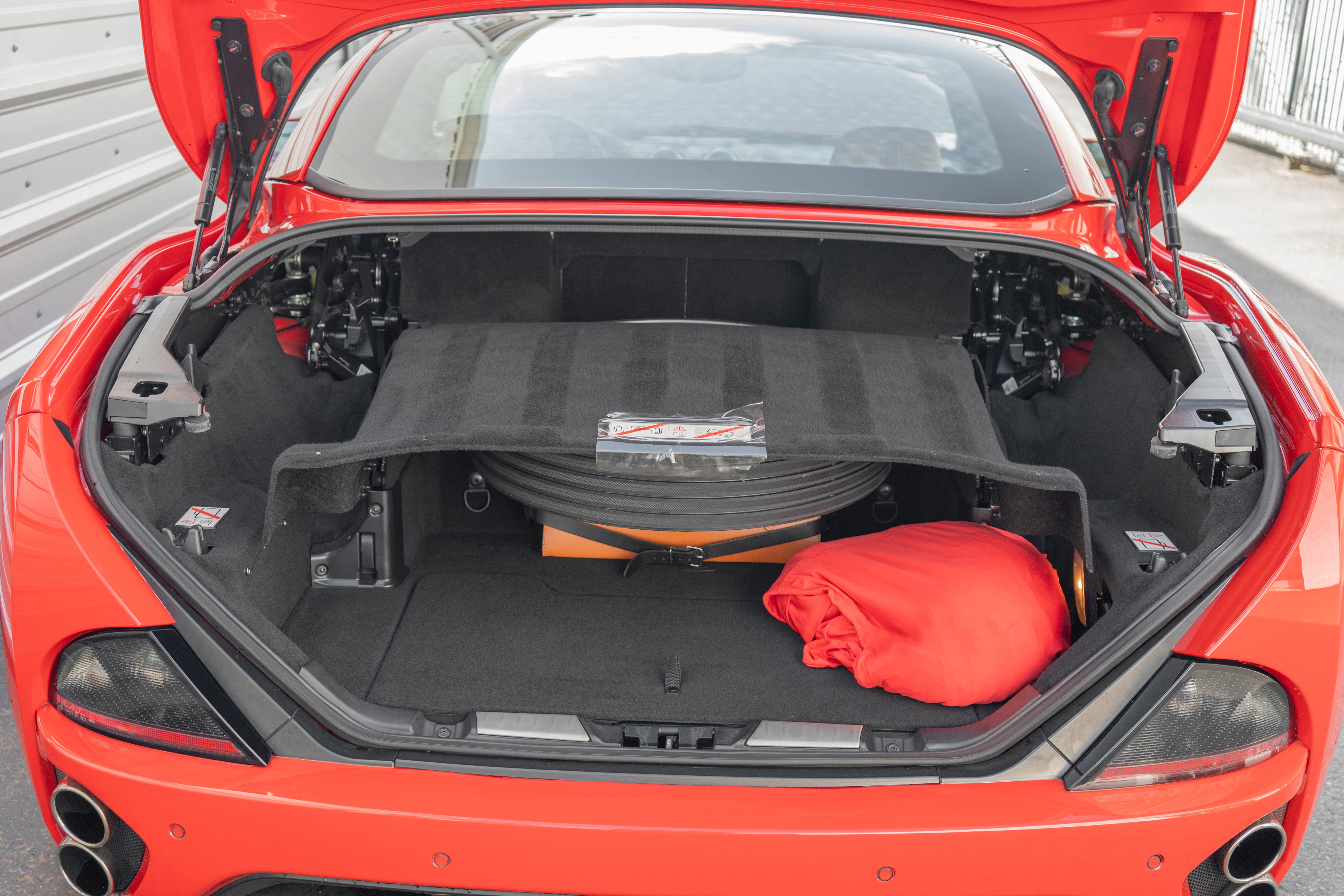 Used 2010 Ferrari California RWD image 33